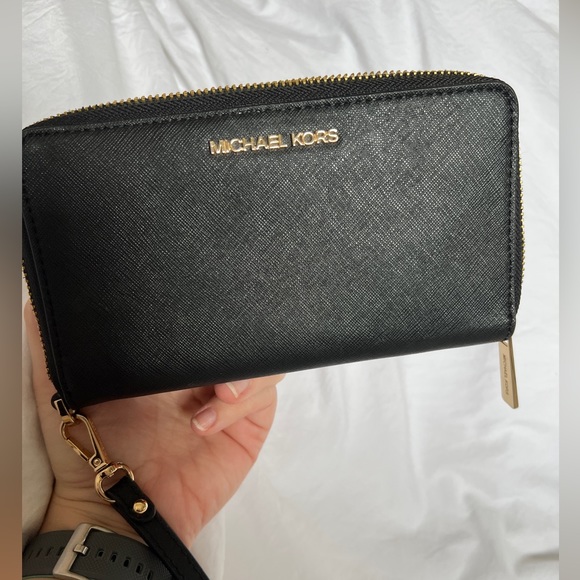 Michael Kors Wrist Wallet *Free Shipping* - Picture 3 of 12